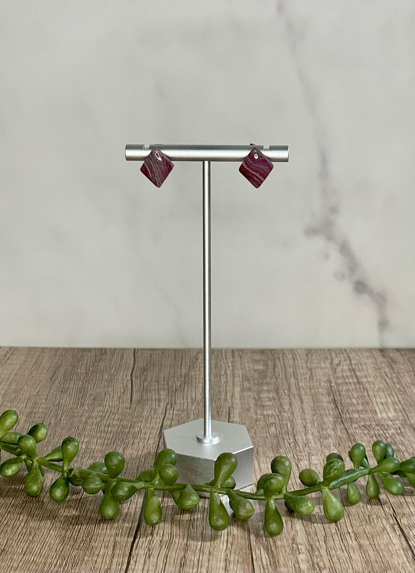 Maroon swirled stud earrings