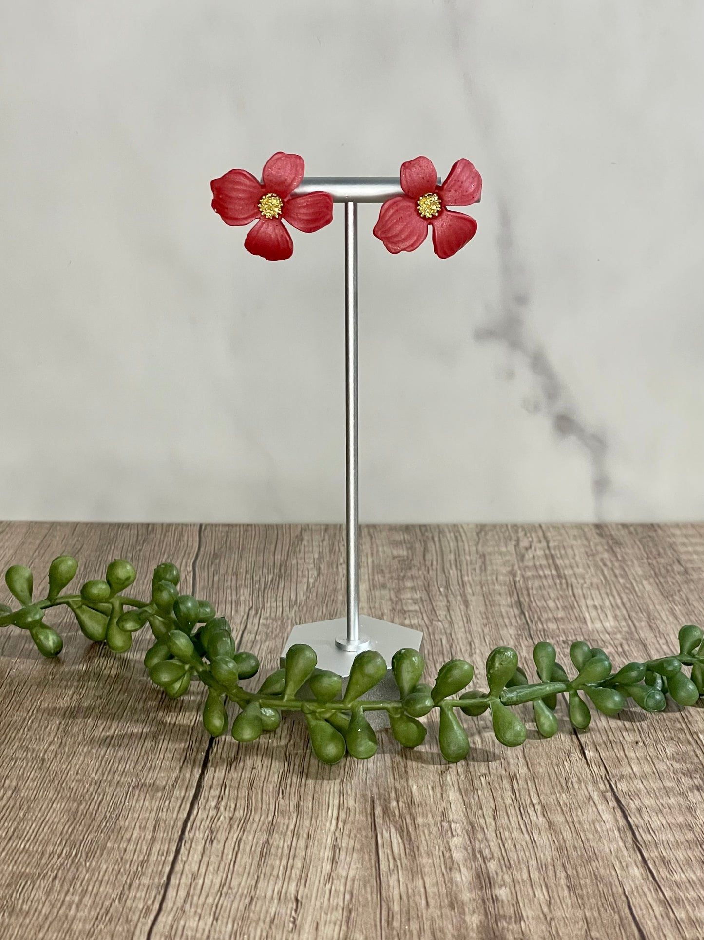 Sculpted flower stud earrings
