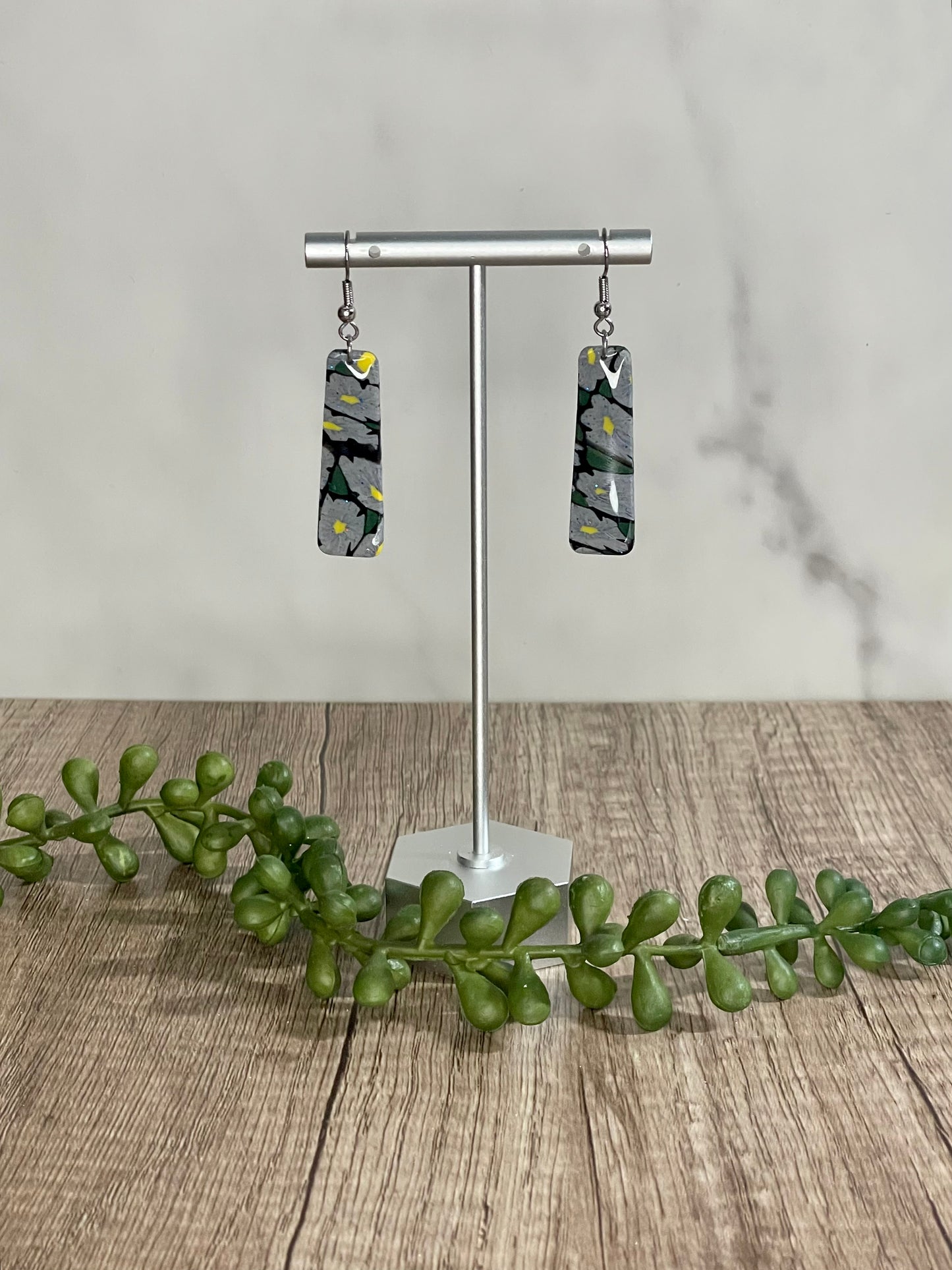 Light grey flower earrings