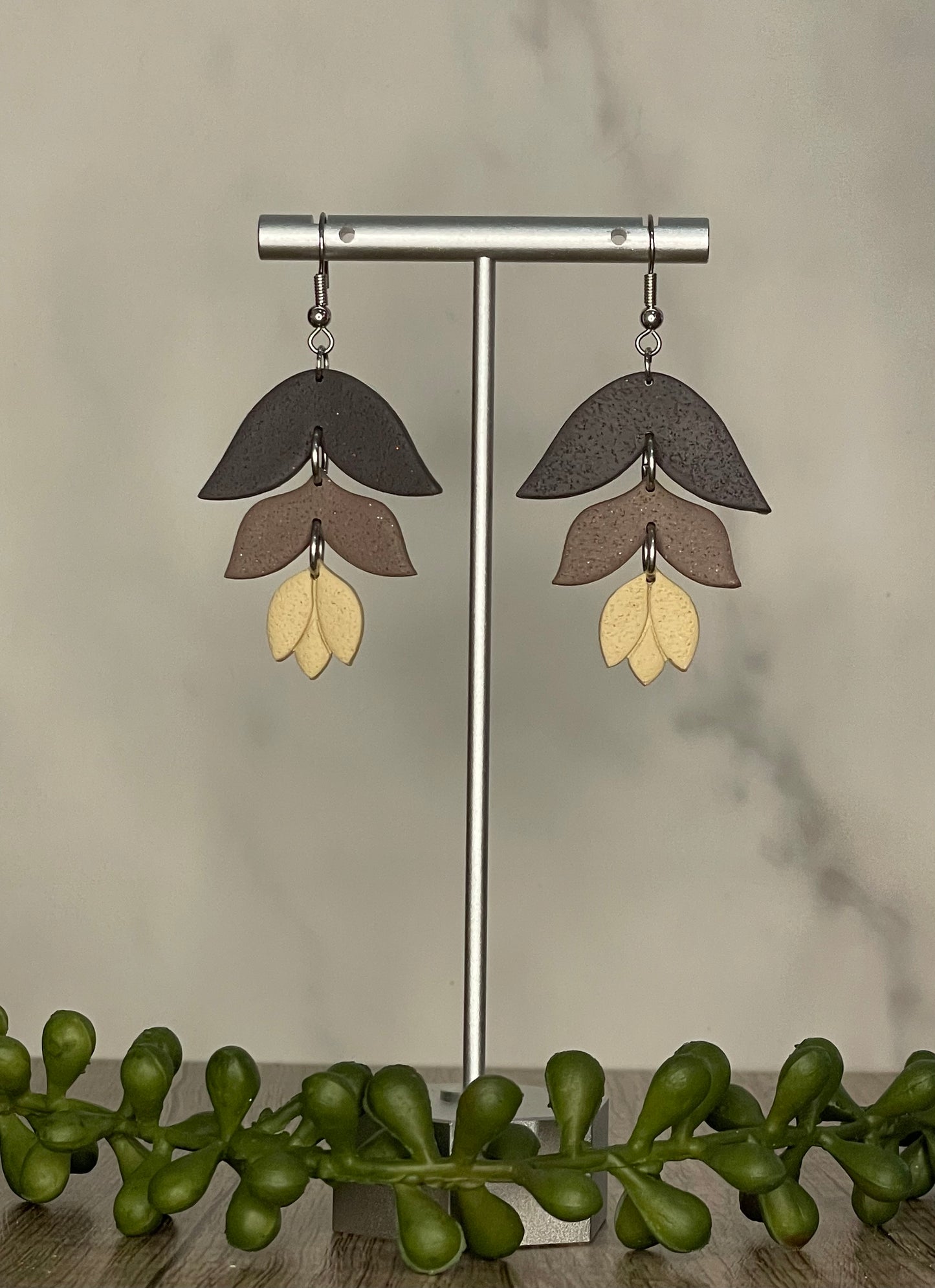 Neutral tulip dangle earrings