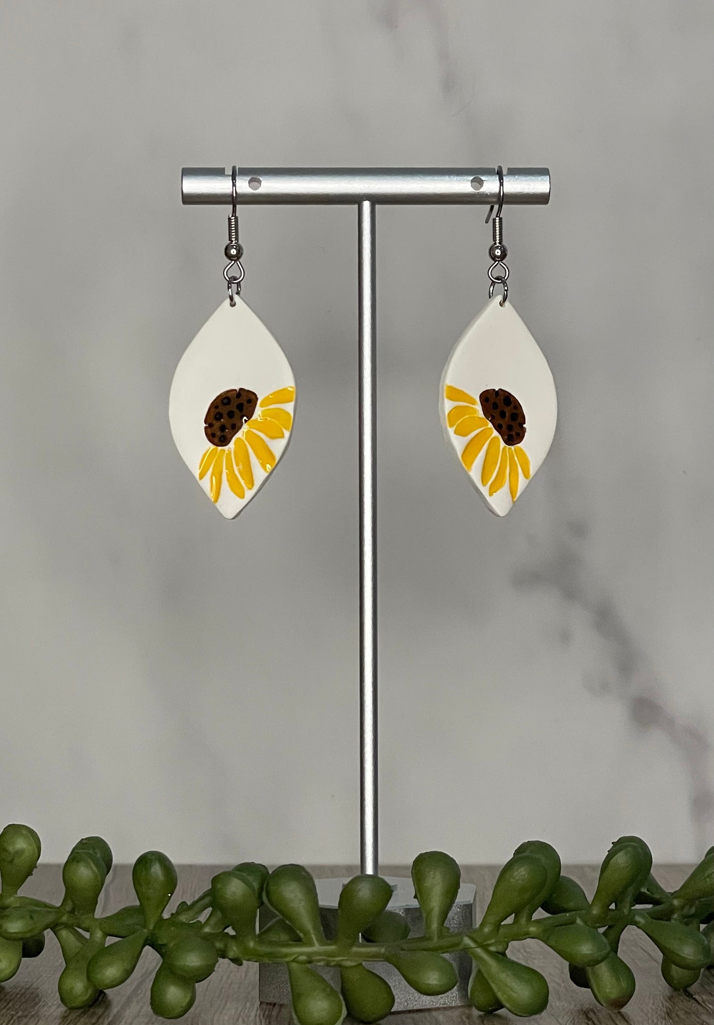 Sunflower impression dangle earrings