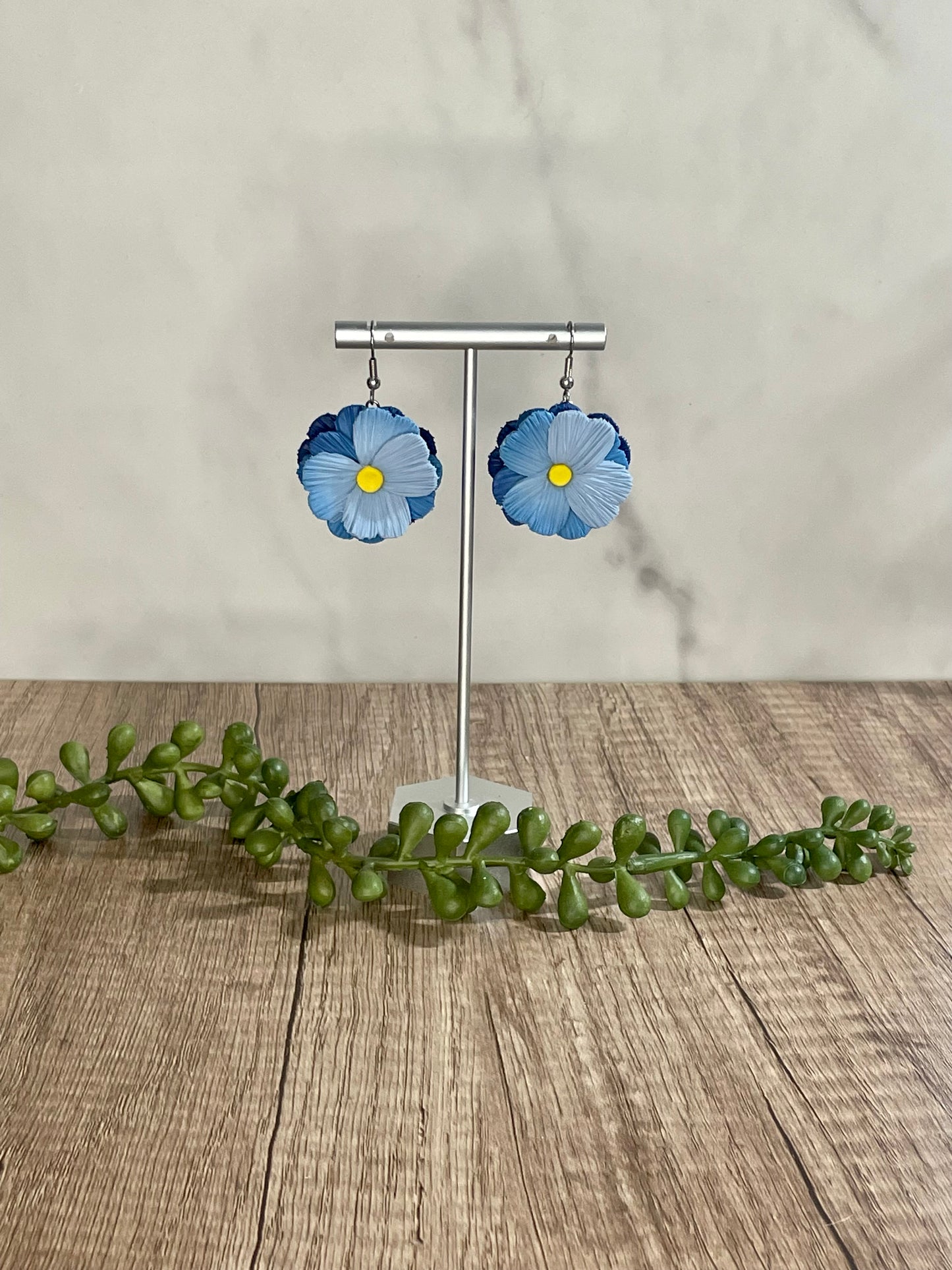 Sculpted flower dangle earrings