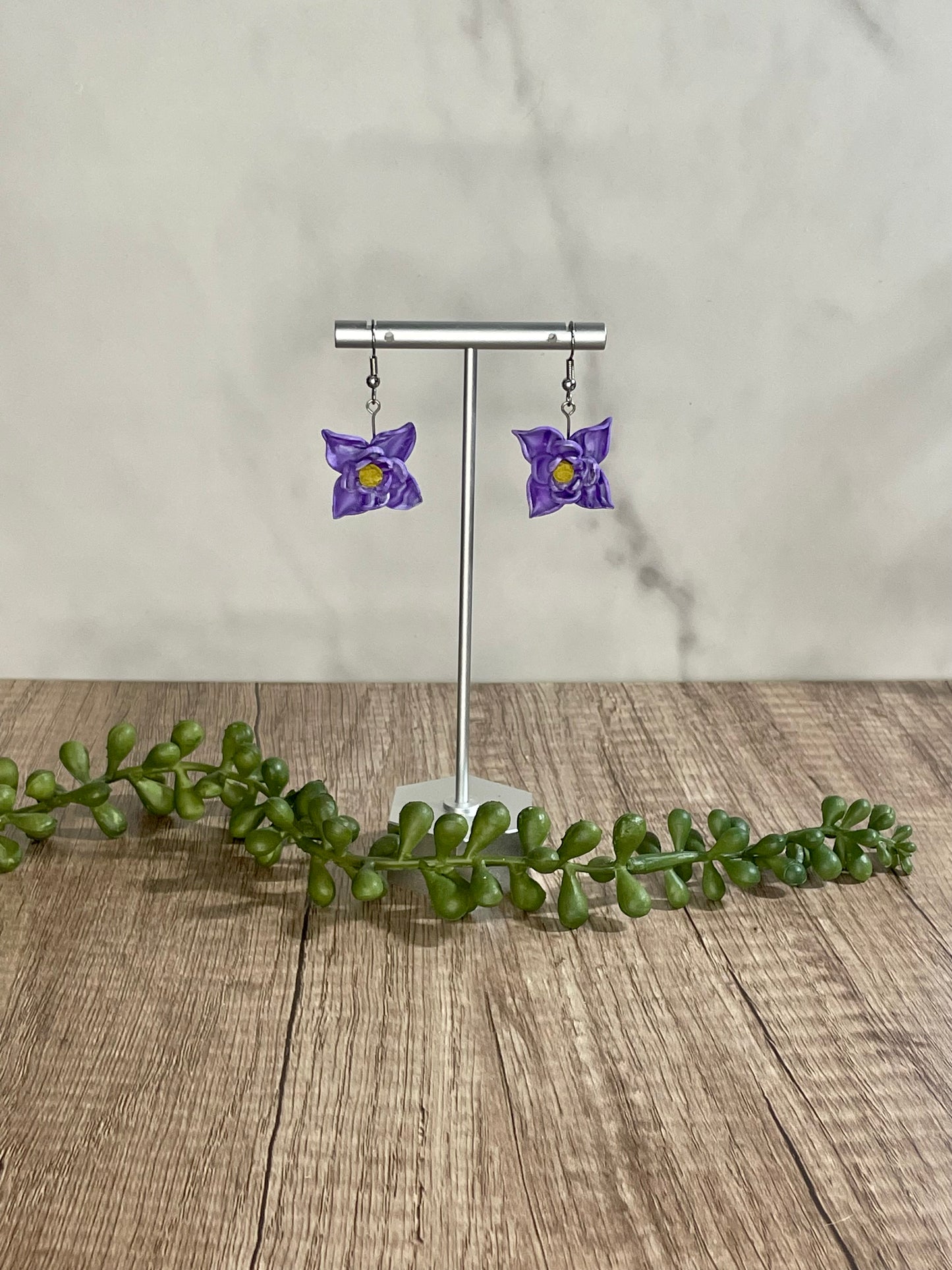 Sculpted flower dangle earrings