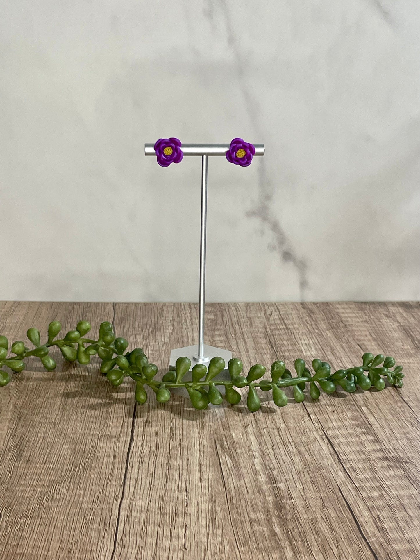 Sculpted flower stud earrings