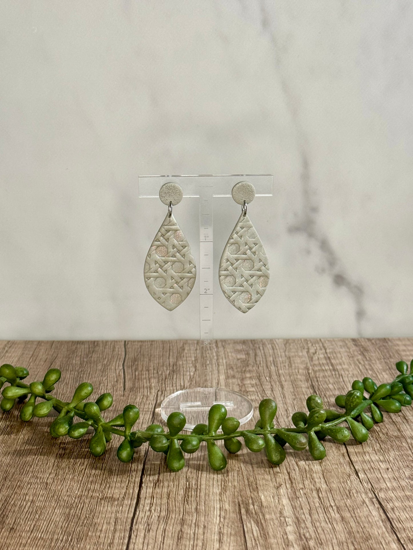 Wicker textured dangle earrings