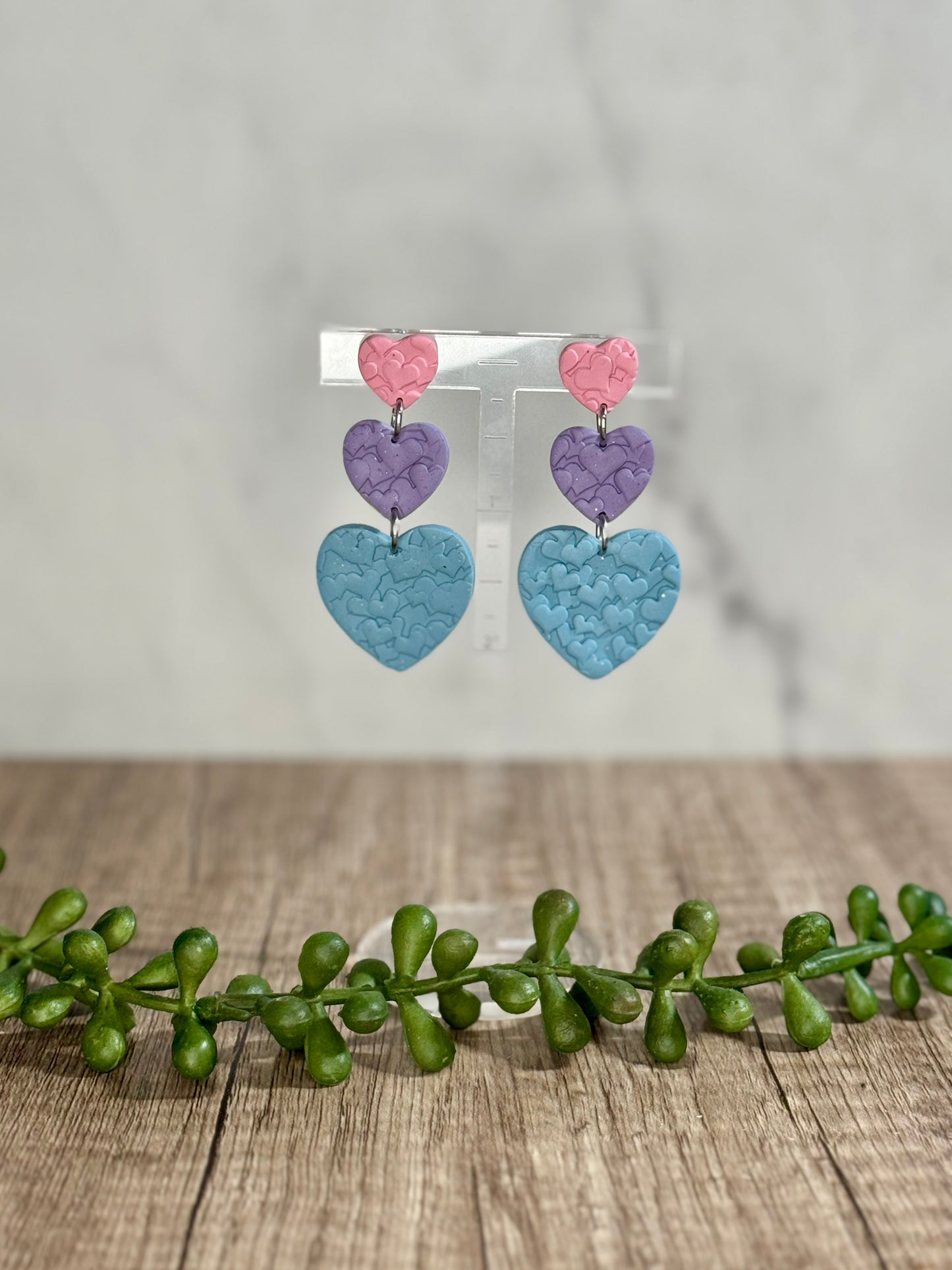 Heart patterned stacked heart stud earrings