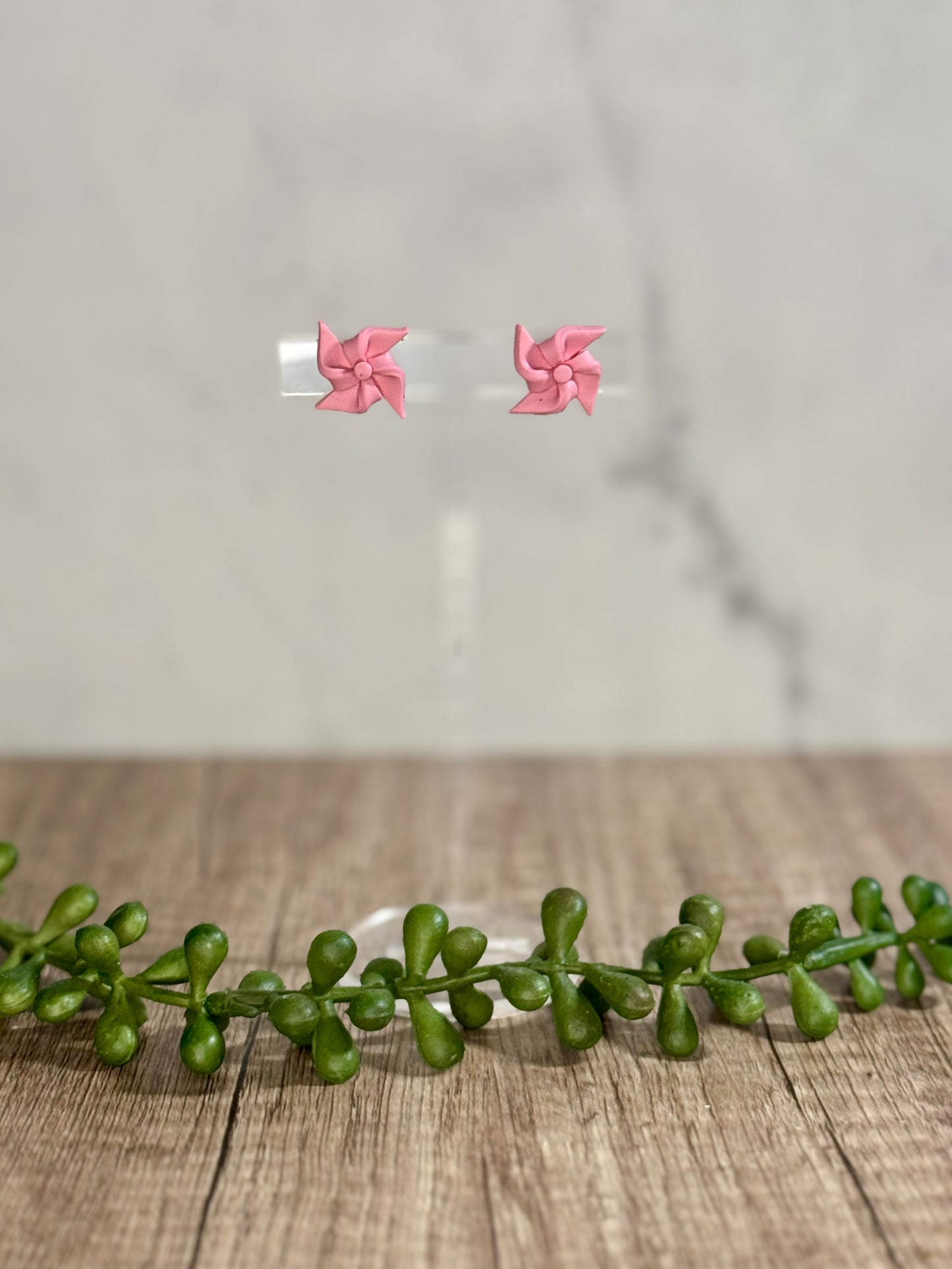 Pinwheel stud earrings